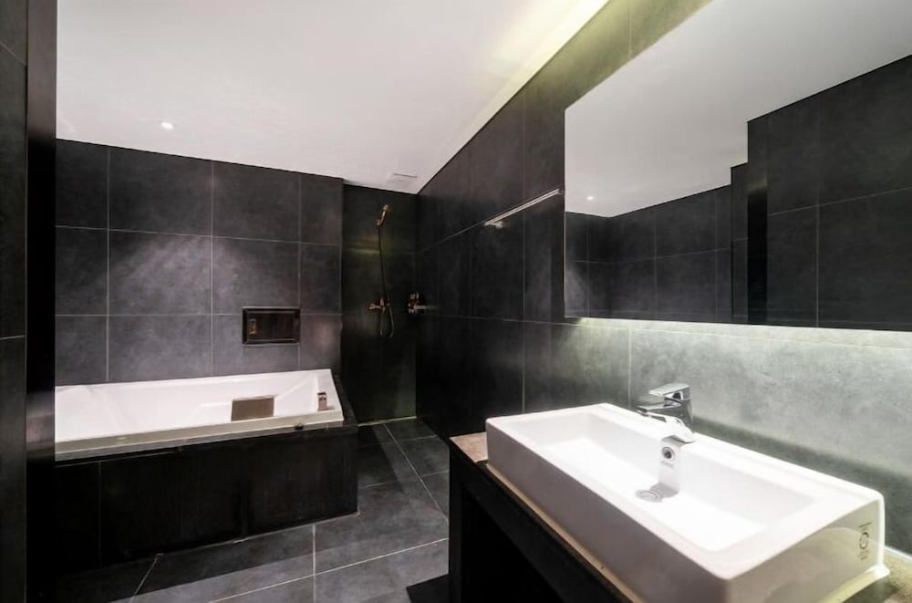 Adlige Hotel 47/54