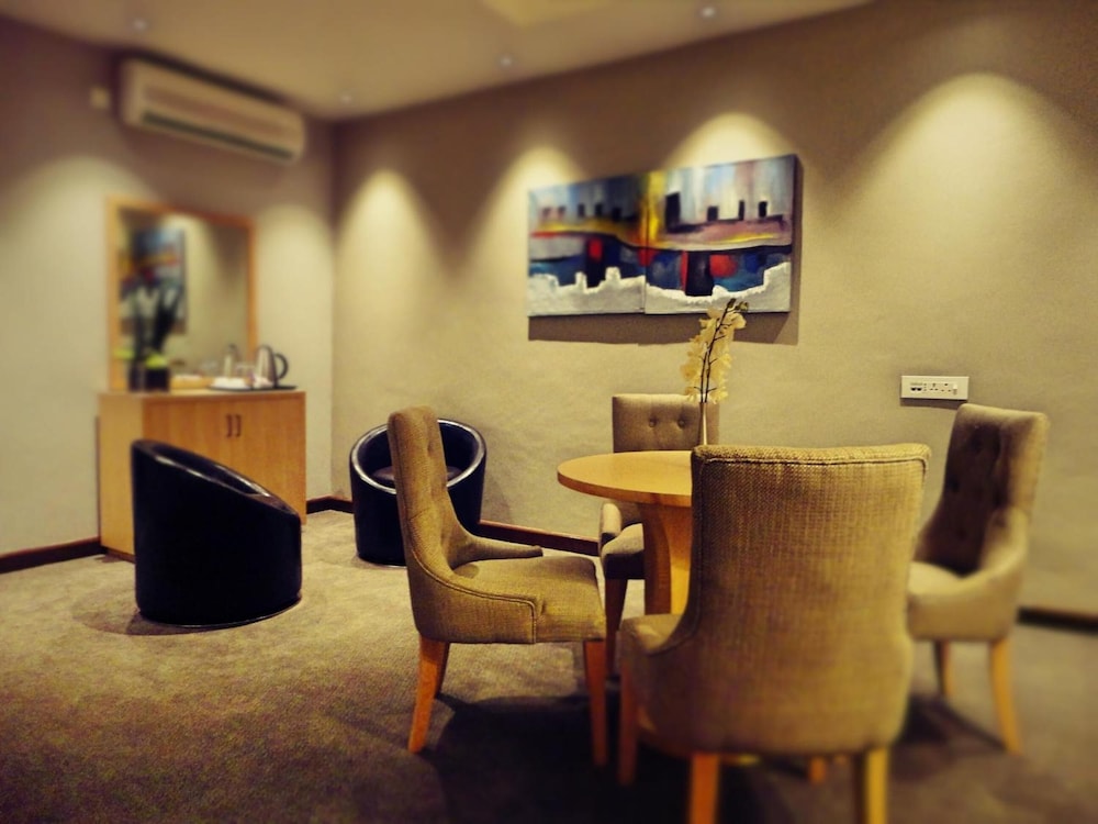 Grand Palace Hotel 36/44