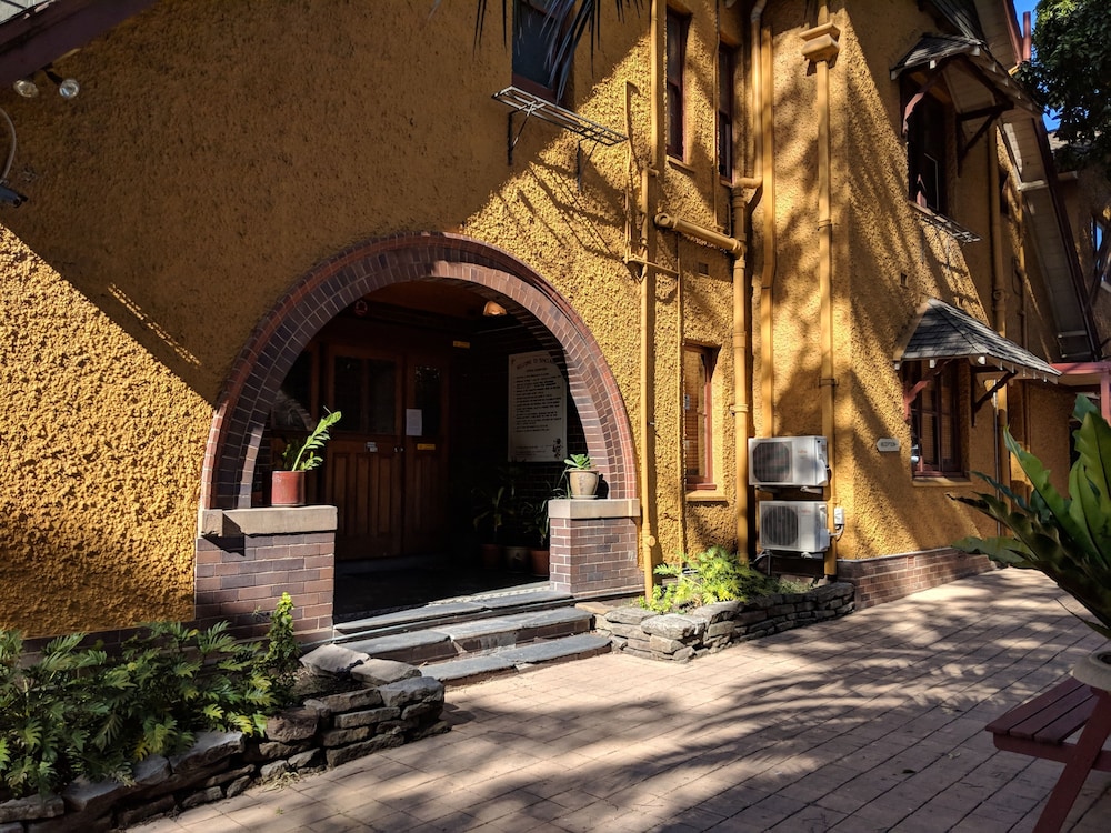 BURWOOD BED AND BREAKFAST 43/47