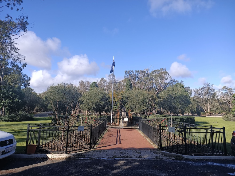 Yanchep Inn 33/41