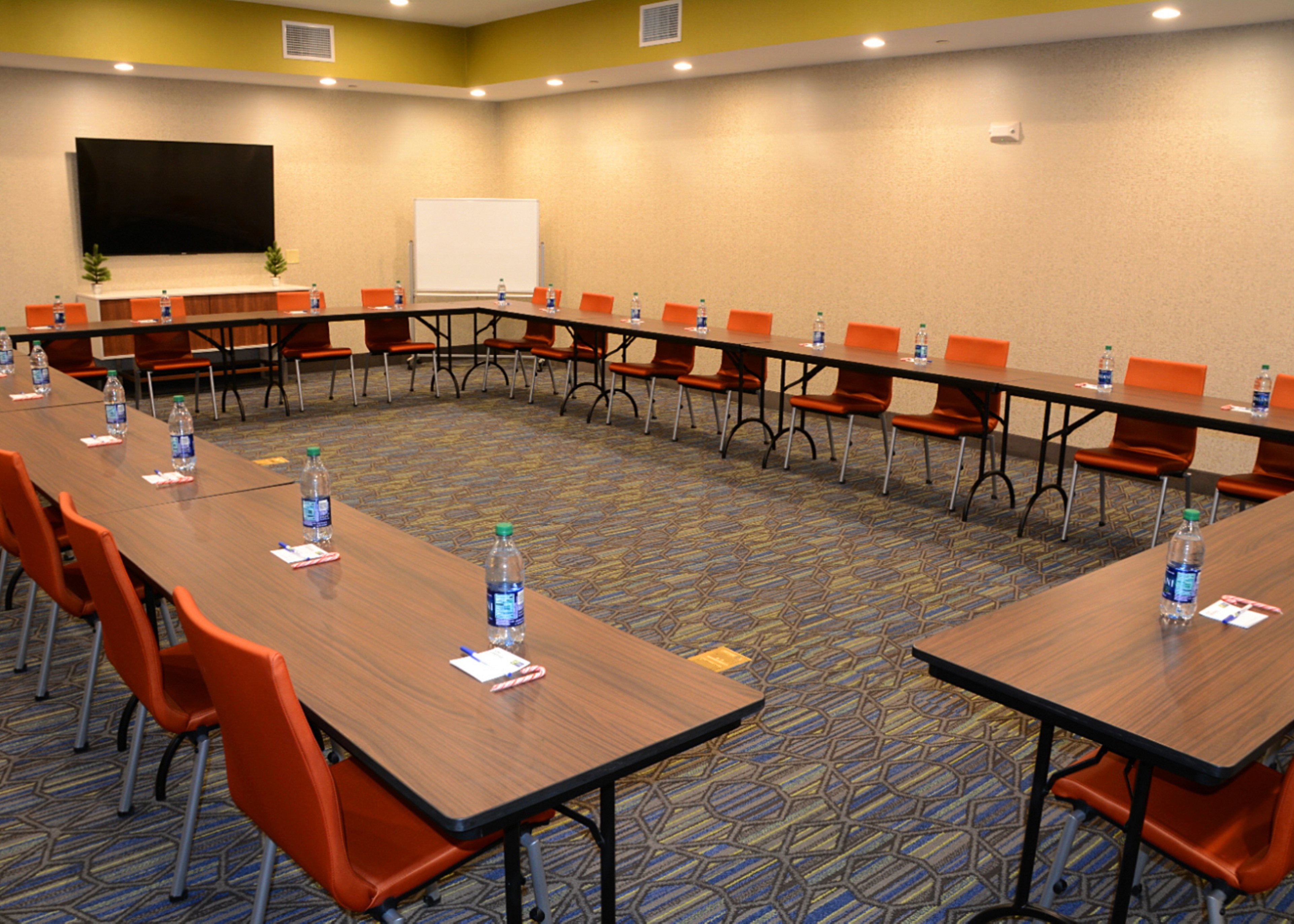 Holiday Inn Express Suites Pittsburgh Monroeville 40/49