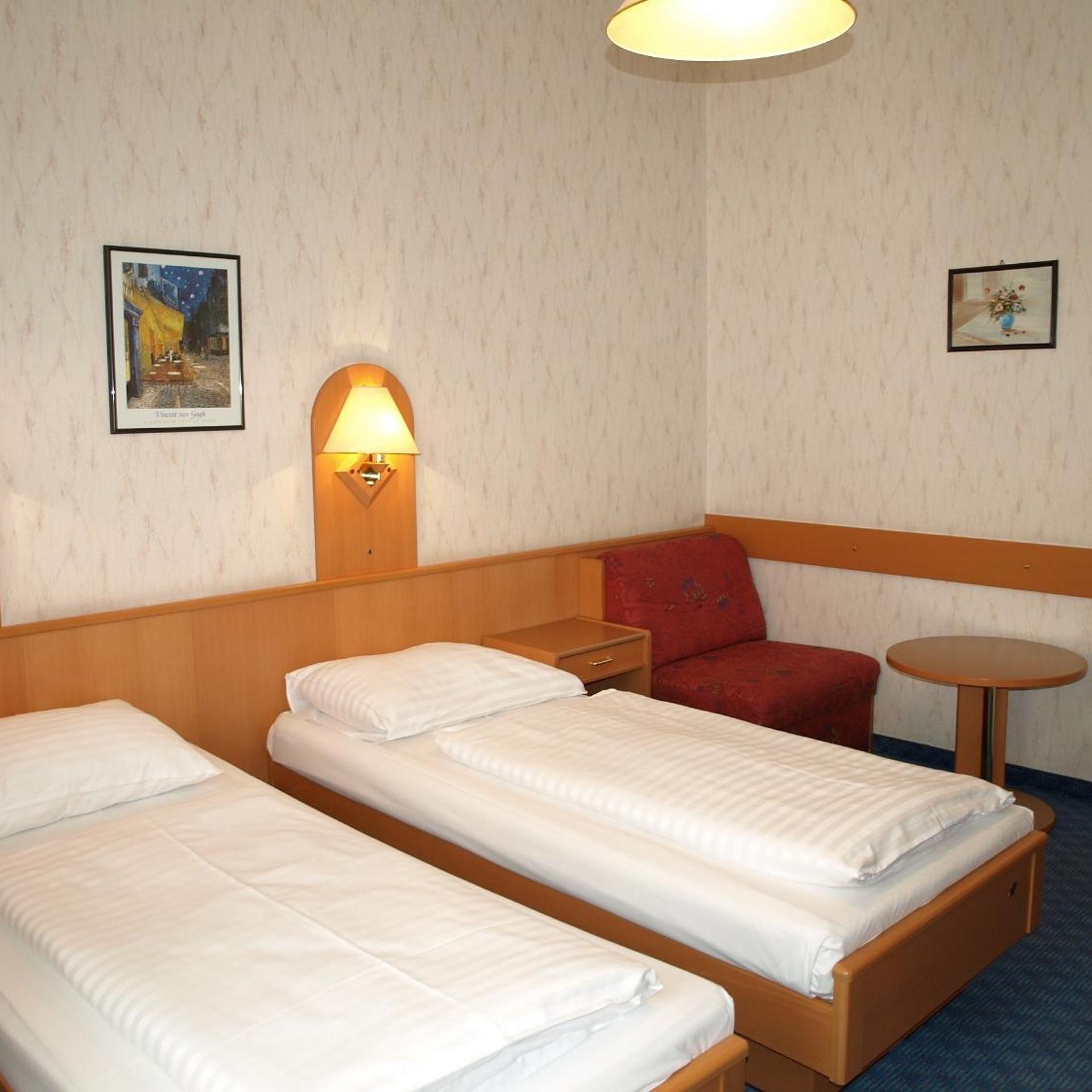 QUAD ROOM