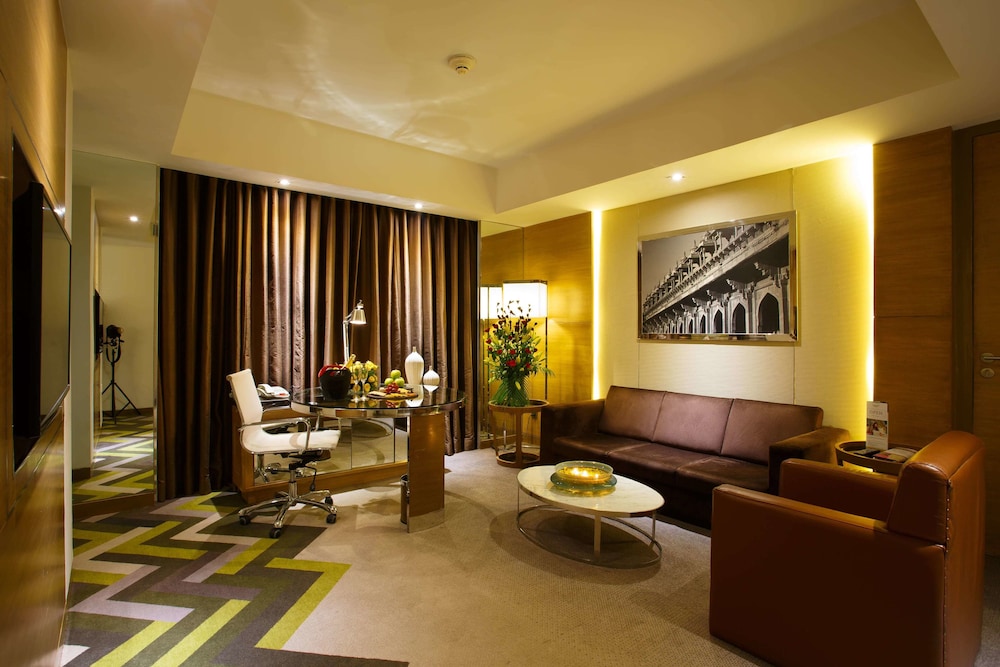Courtyard By Marriott Agra 47/72