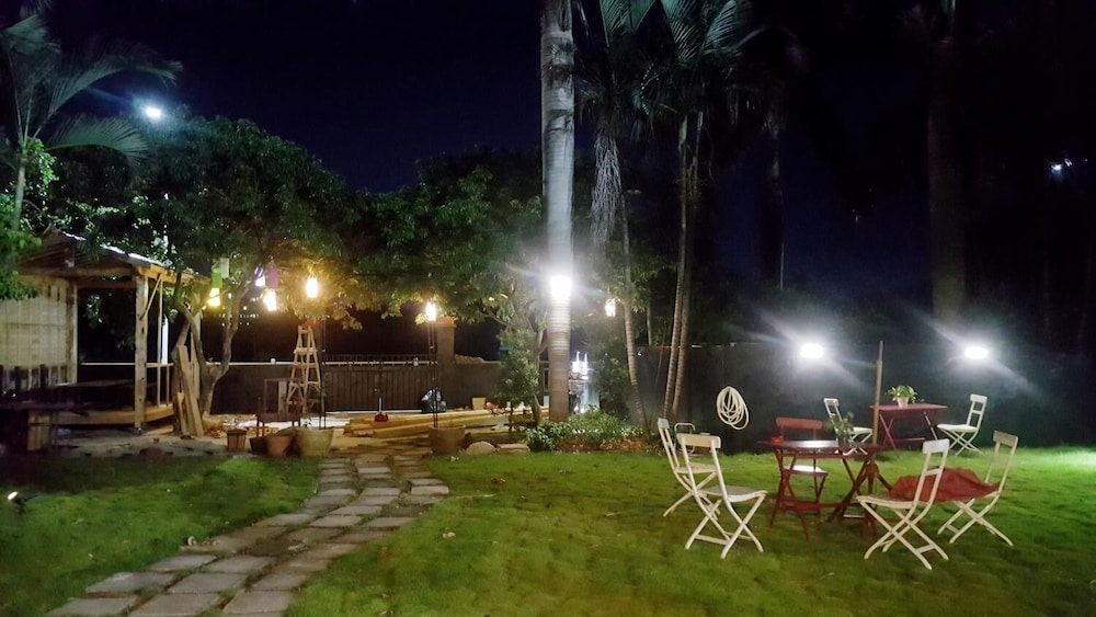 Houselet Hostel 33/40