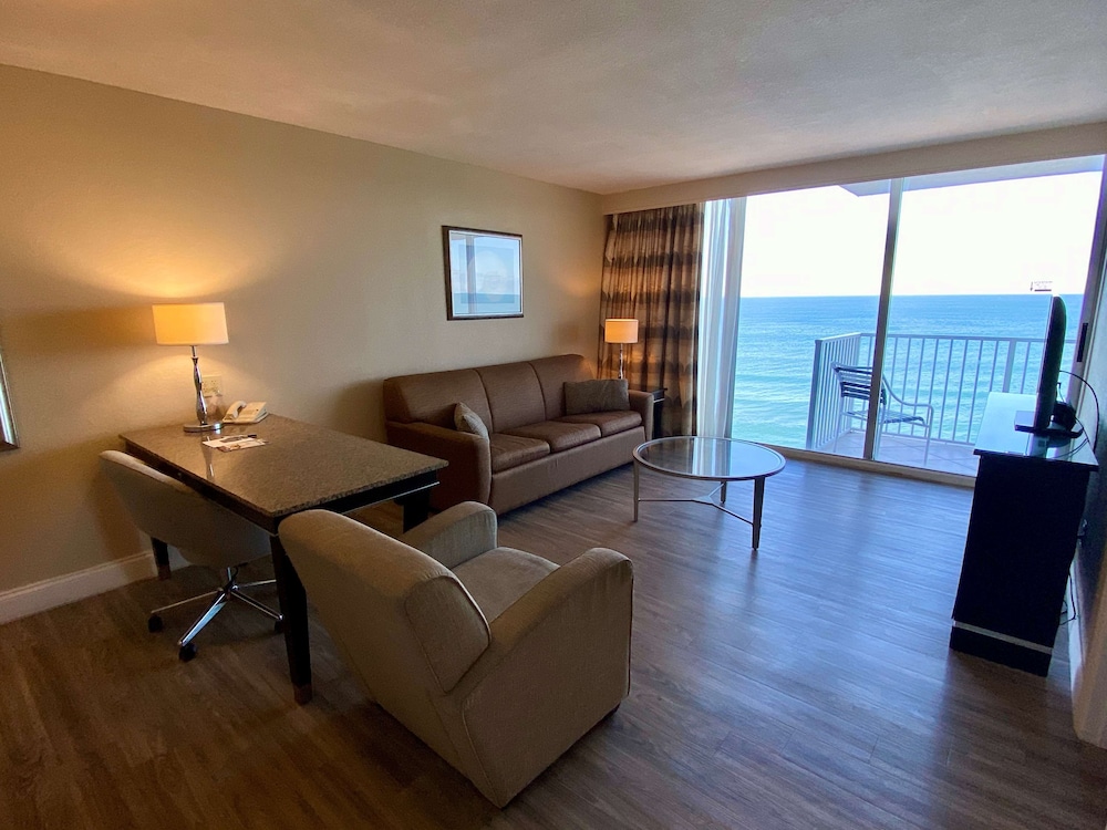 Radisson Suite Hotel Oceanfront 47/64