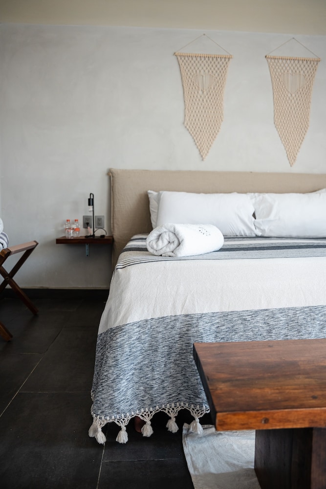 Bora Boutique 50/50