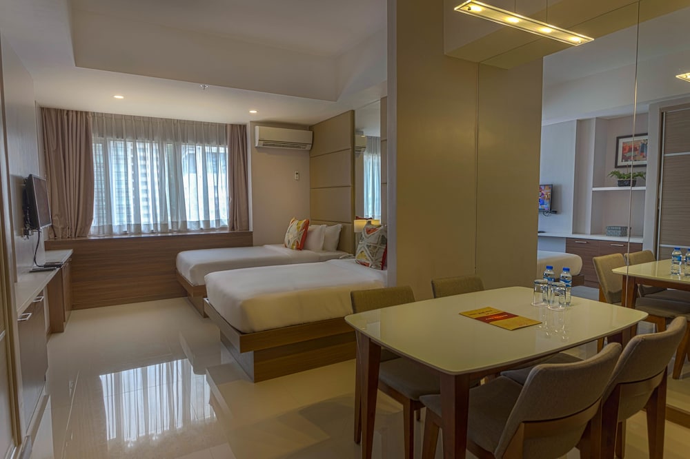 Valero Grand Suite By Swiss-Belhotel Makati 24/36