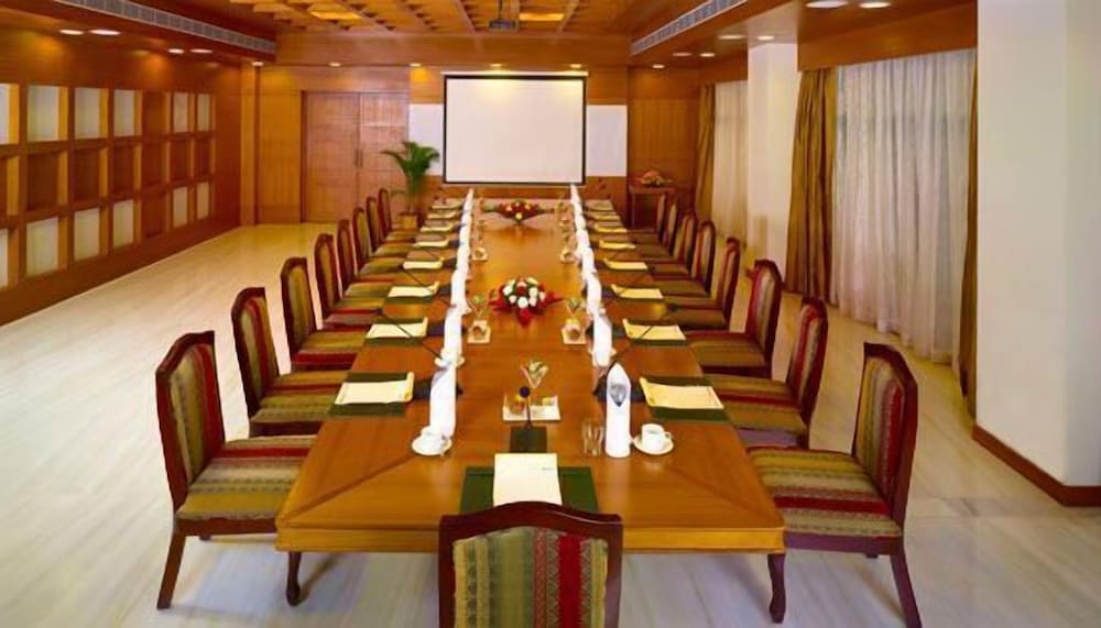Sunway Manor Hotel 41/45