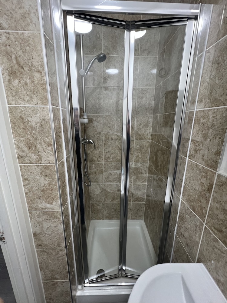 Diana Hotel Near Wembley Self Serviced Apartments 38/41