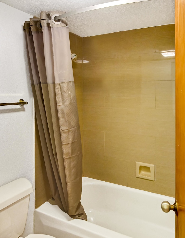 Motel6 Lindale, TX 33/34