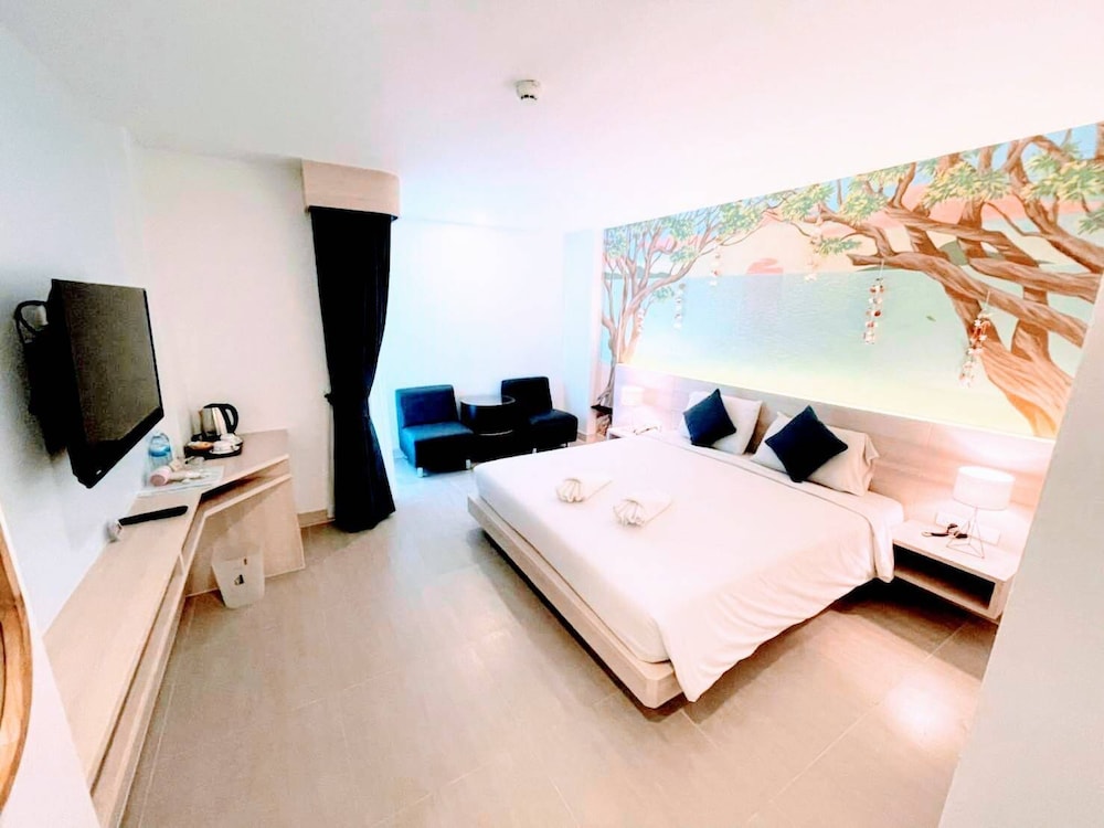 Flipper House Hotel Pattaya 24/48