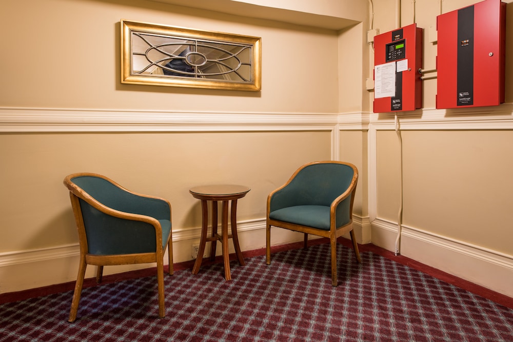 Grant Hotel 38/45