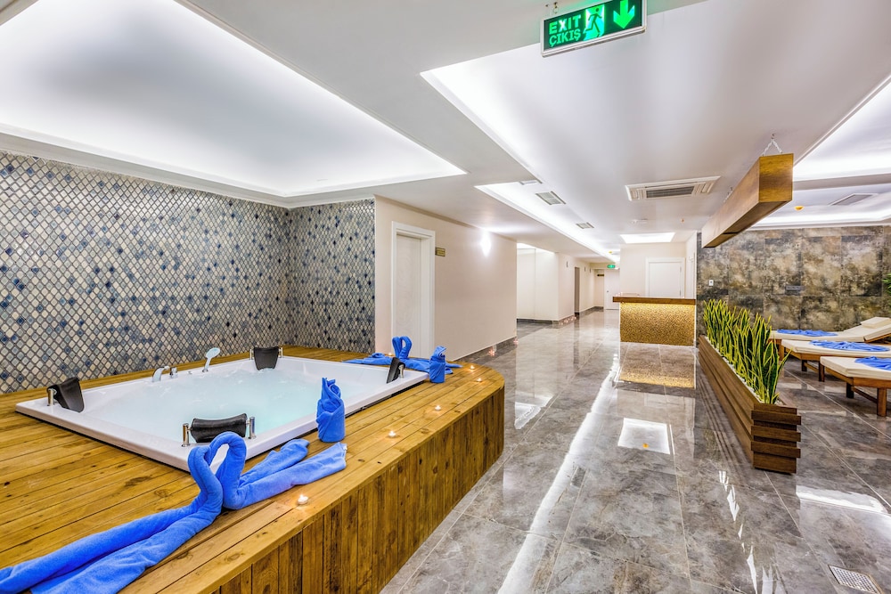 Algora Halal Hotel and Spa 20/50