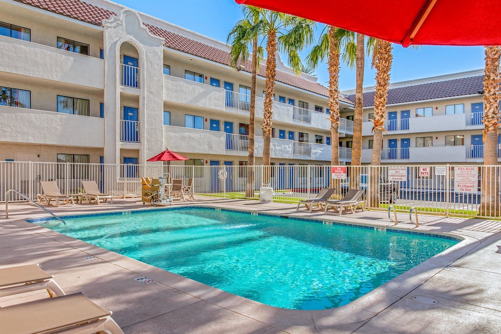 Motel6 Phoenix, AZ - West 7/45