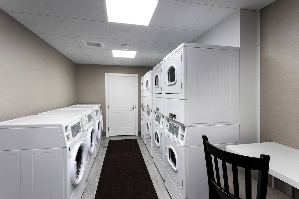 Residence Inn Milwaukee Brookfield 46/50