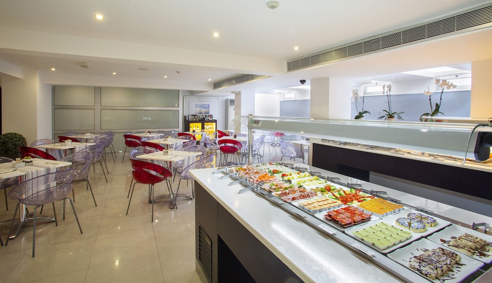 ibis Styles Larnaca Finikoudes Beach 23/32