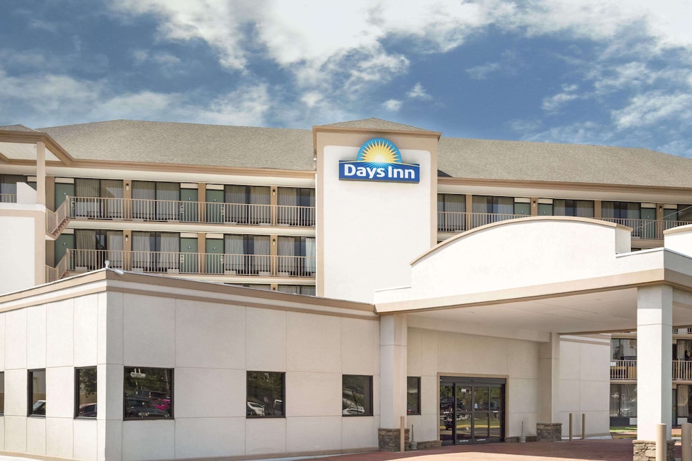 Days Inn by Wyndham Columbus-North Fort Moore 1/25