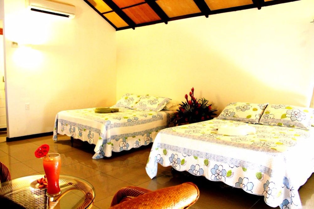 Orator Hotel Samoa 25/65