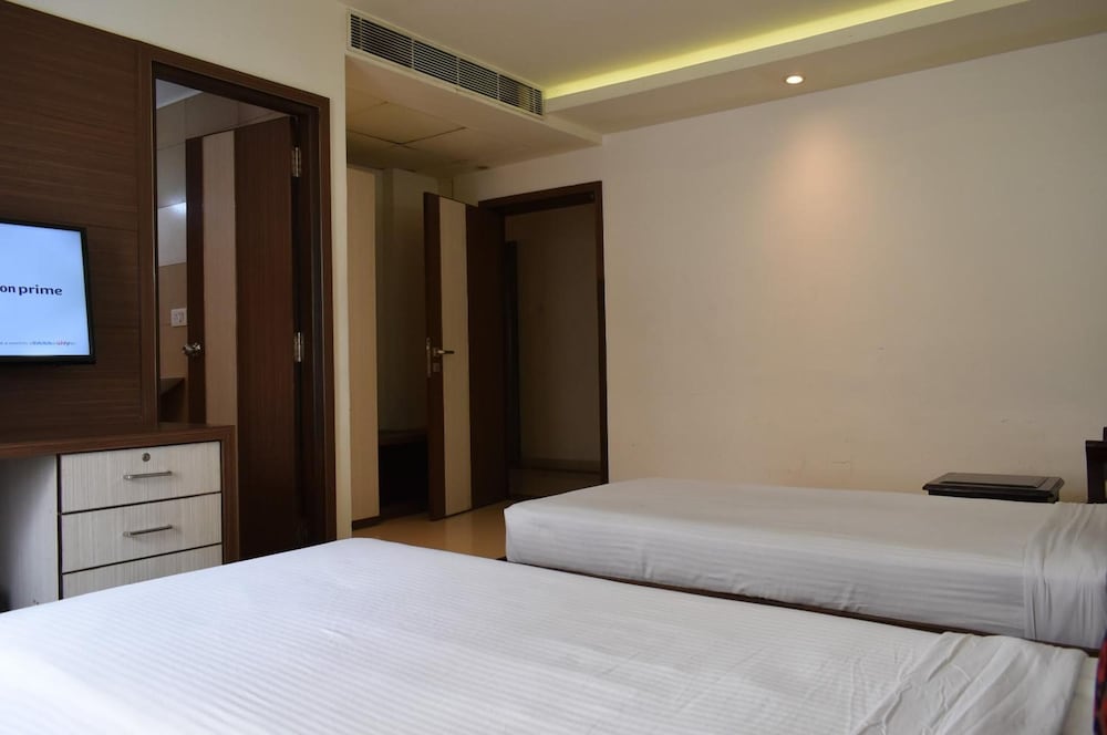 Hotel South Regency 13/34