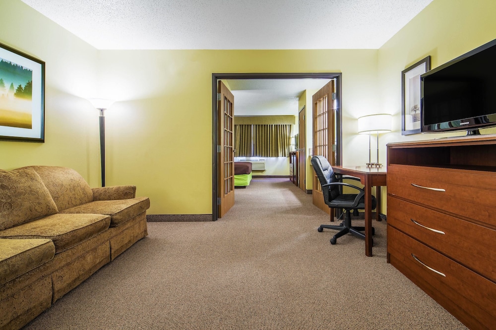 AmericInn by Wyndham Sioux Falls 21/38