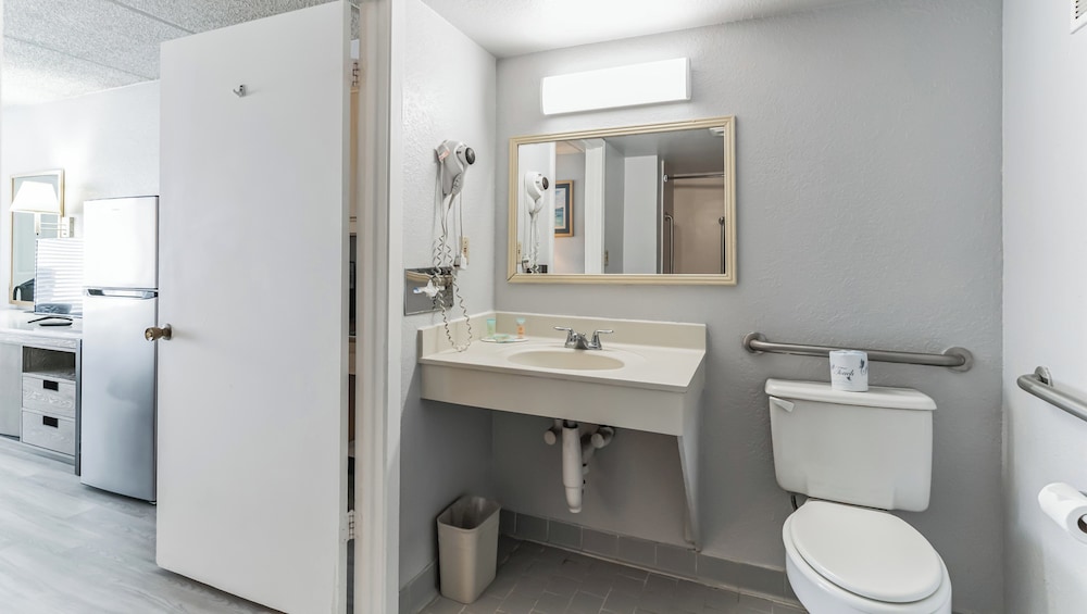 غرفة قياسية بسرير كينج بمطبخ صغير لذوي الإعاقة، Home 1 Suites Extended Stay - Kissimmee 3/4