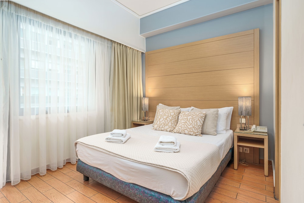 ROOM, SINGLE