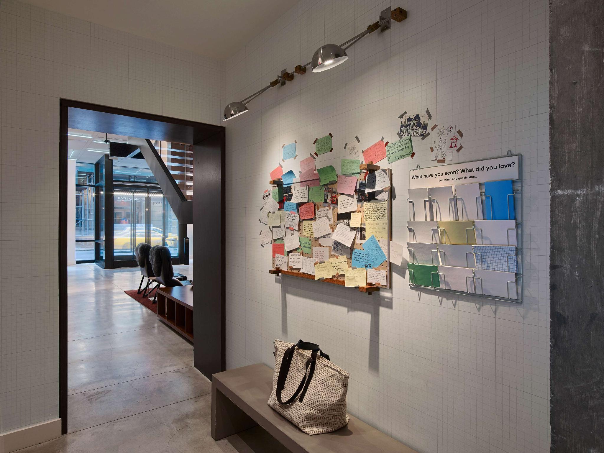 غرفة بسرير كوين بإطلالة على المدينة لذوي الإعاقة
