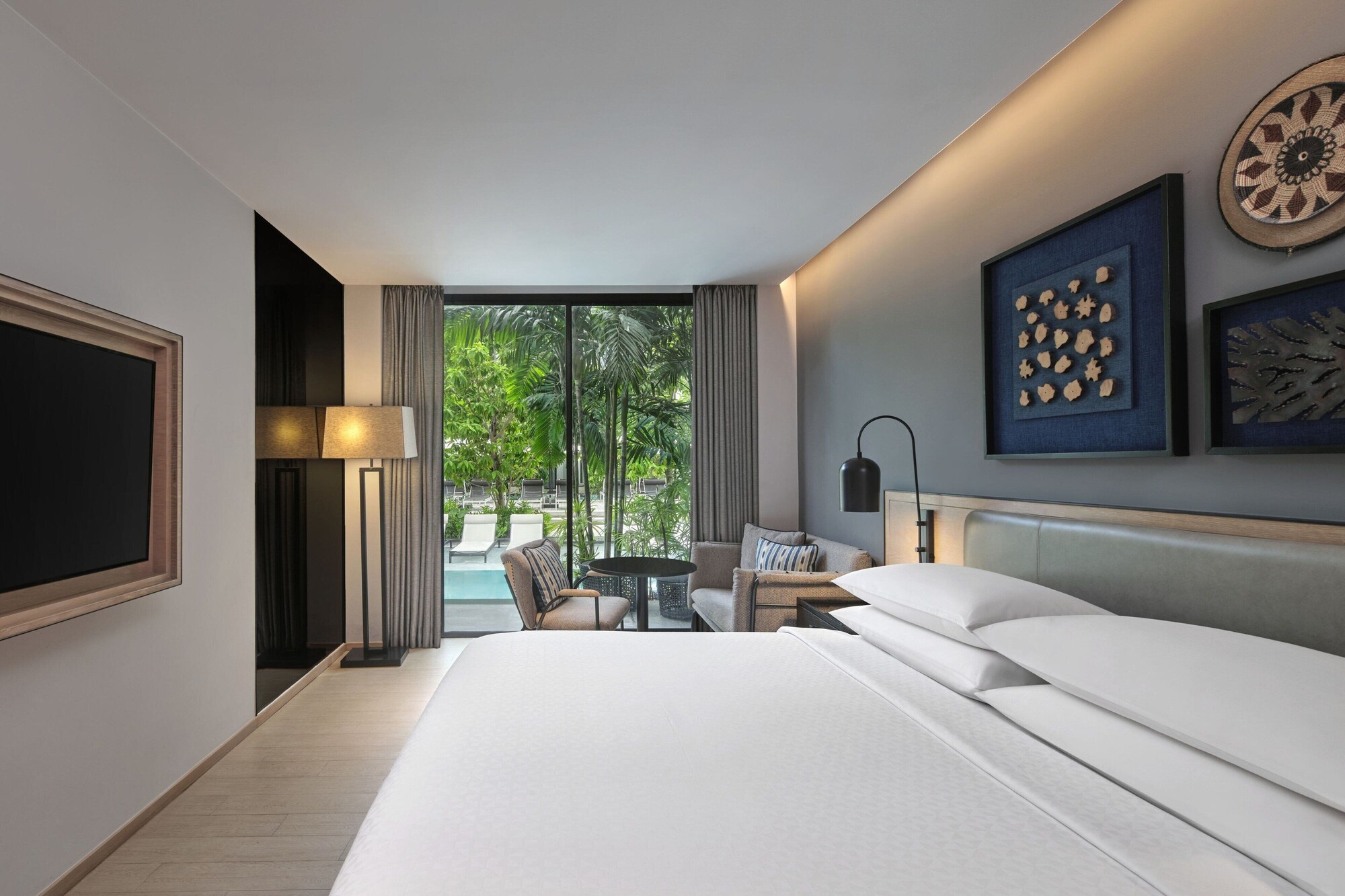 1 Bedroom, Suite, King Bed, Pool Access, Ground Floor