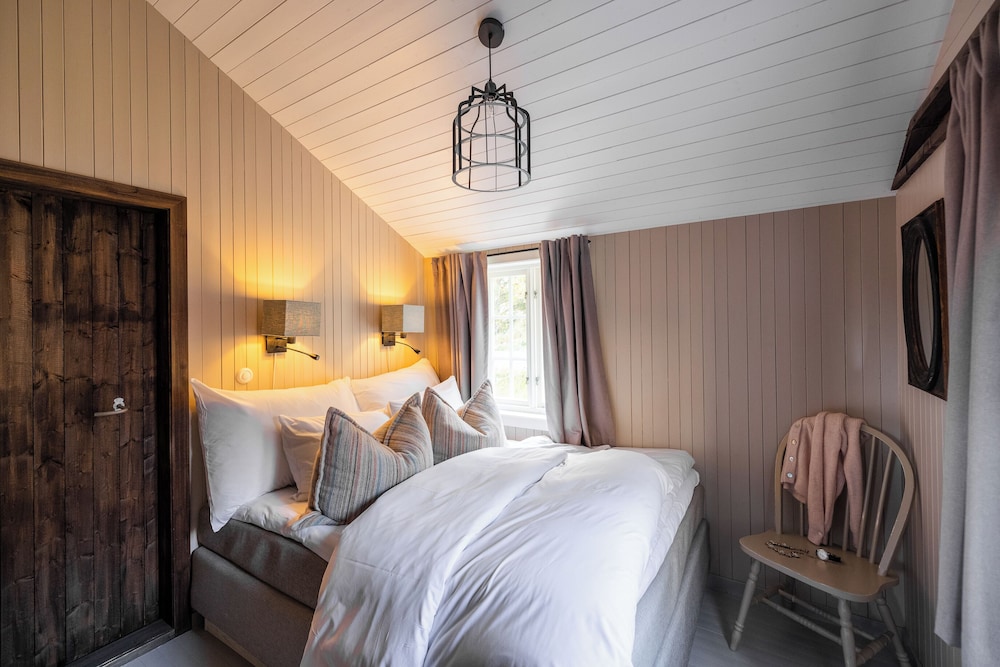 Village, Suite, Cabin, Queen Bed