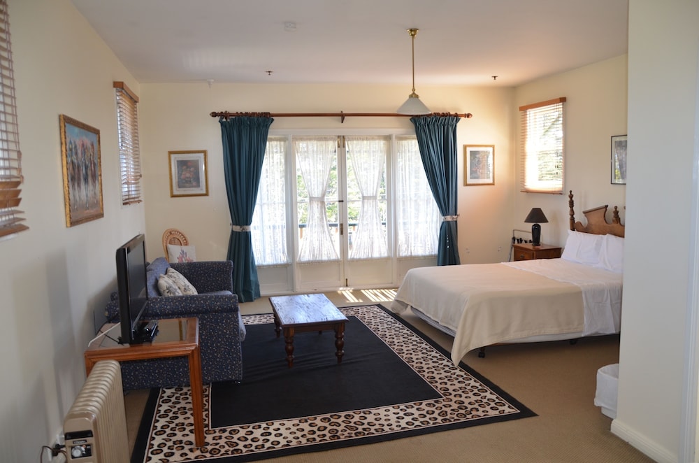 LEURA HOUSE 45/65