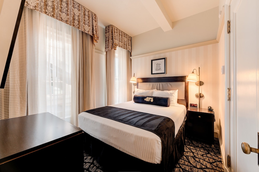 Gaslamp Plaza Suites 25/68