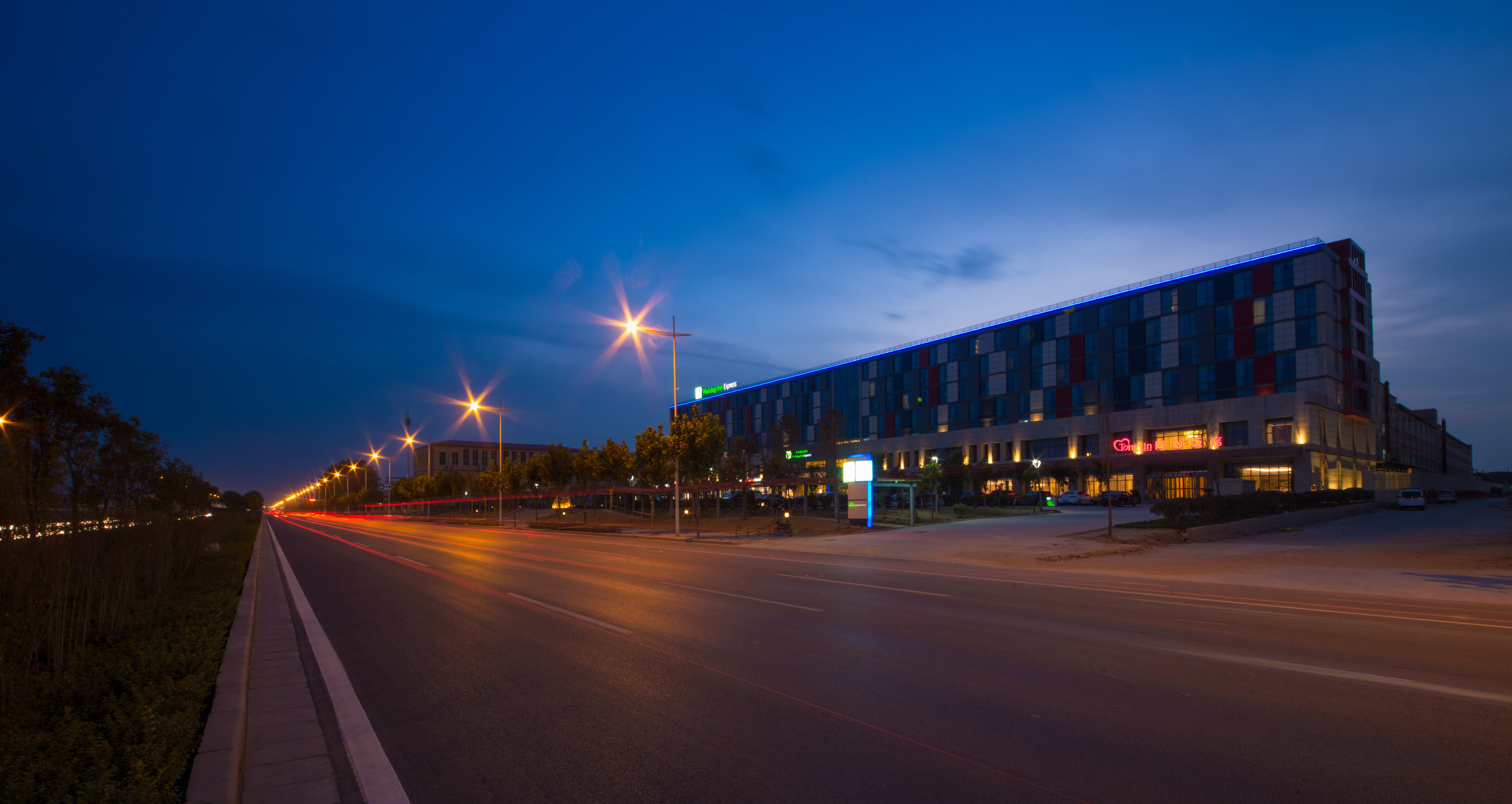 Holiday Inn Express Zhengzhou Airport 5/50