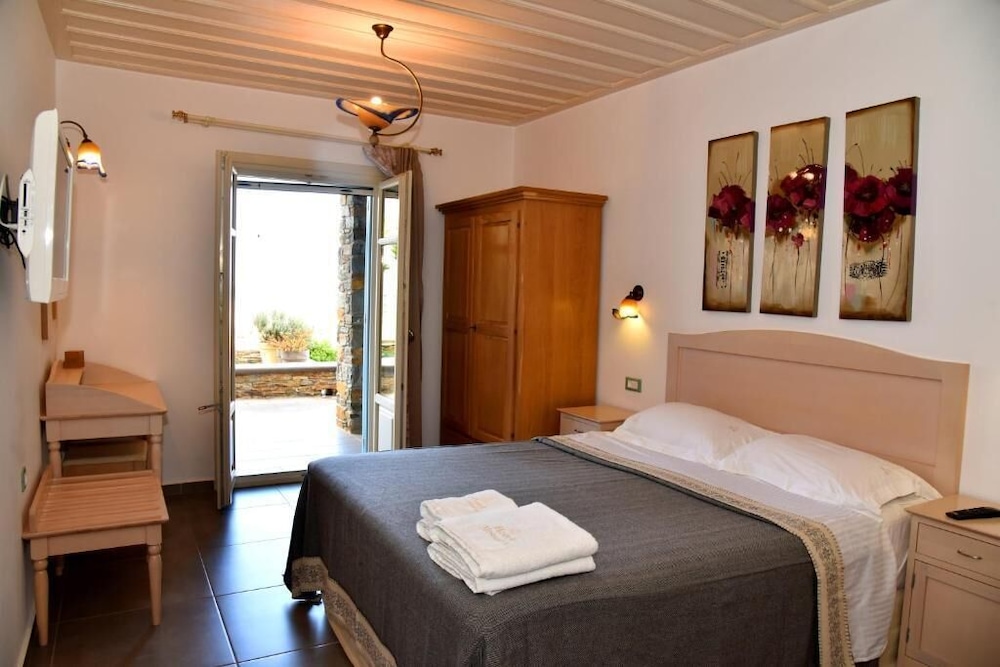 Messaria Hotel 22/63