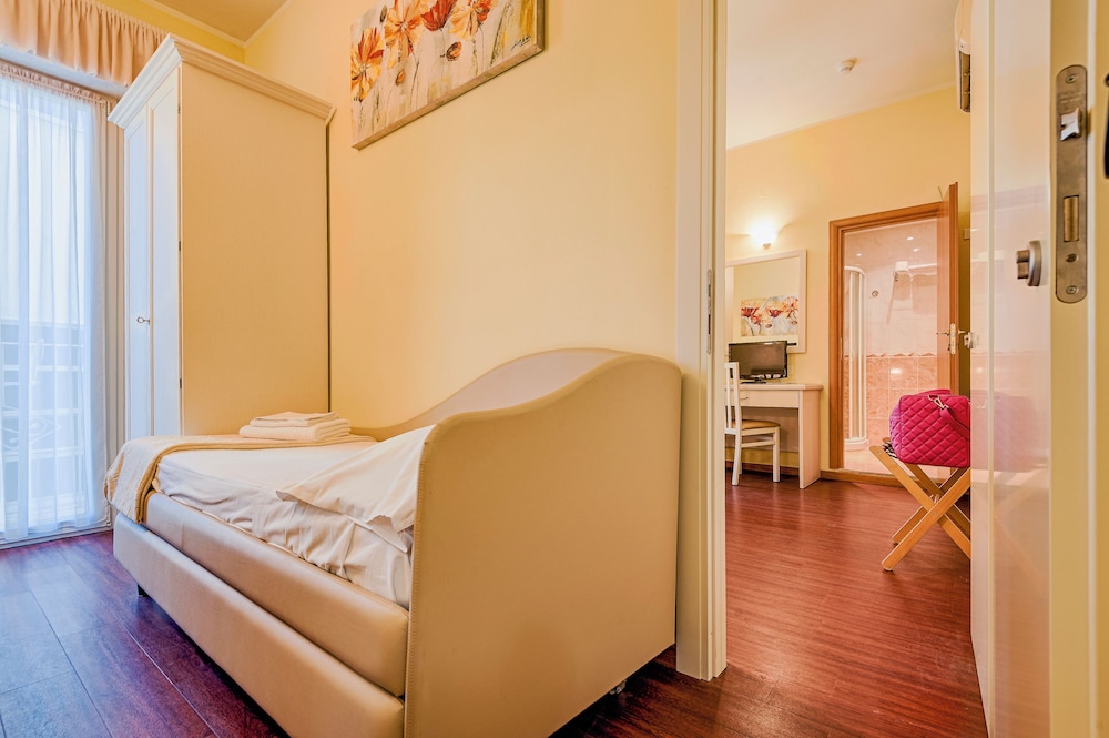 HOTEL PLAZA 28/53