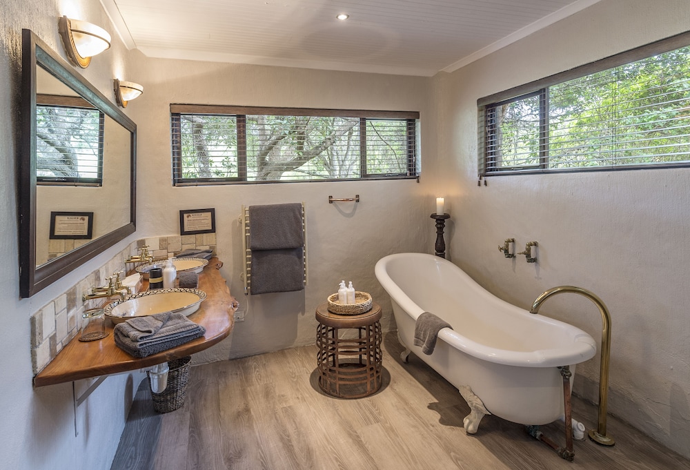 Kariega Game Reserve Main Lodge 12/50
