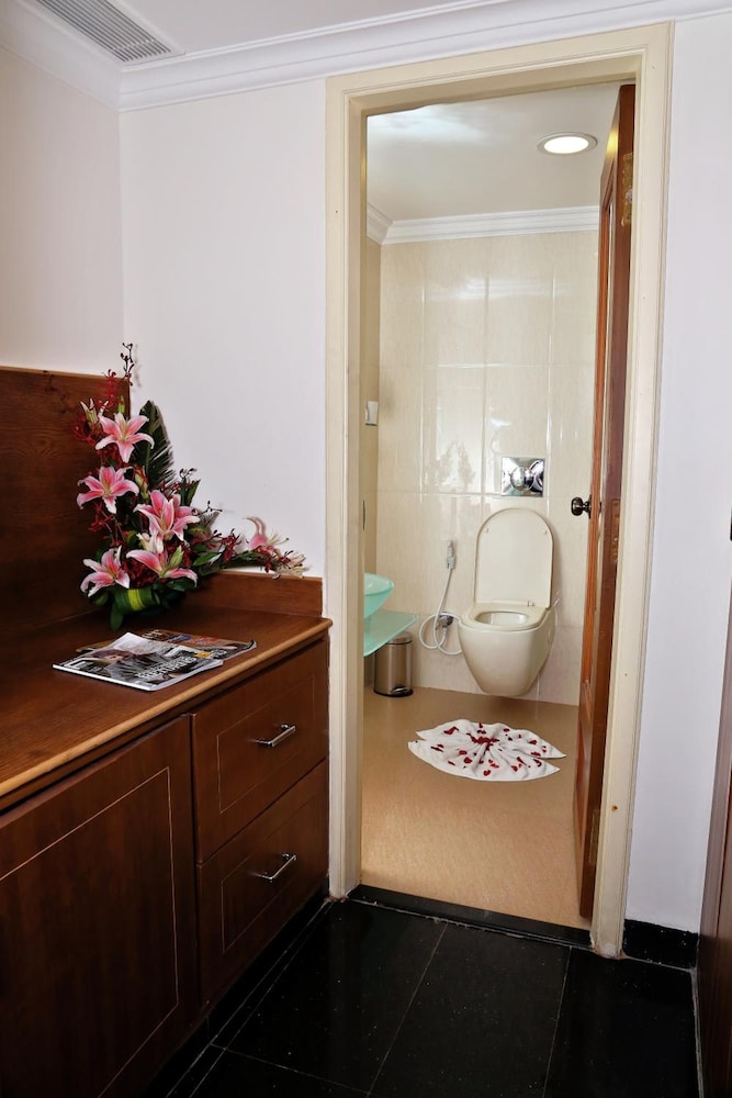 Gokulam Park Inn 18/57