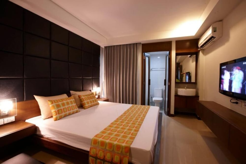 Collection O The Bangkok Cha Cha Suite 20/56