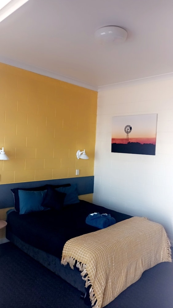 CENTRAL POINT MOTEL 14/61