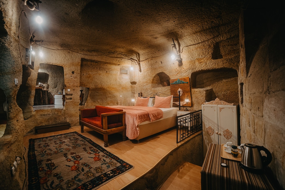Helios Cave Hotel 11/50