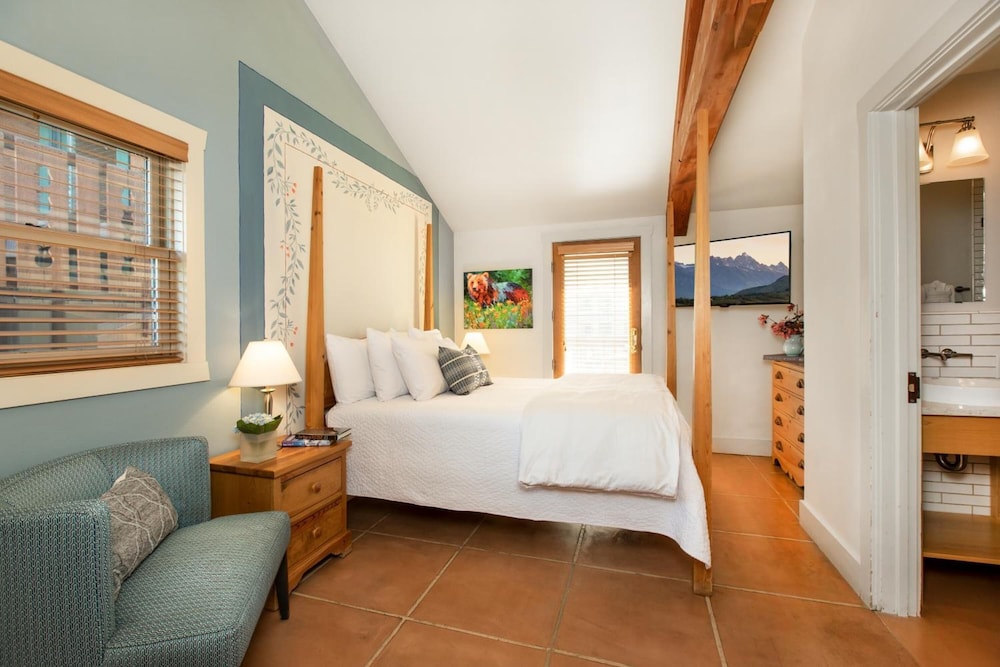The Alpine House Lodge & Cottages 14/45