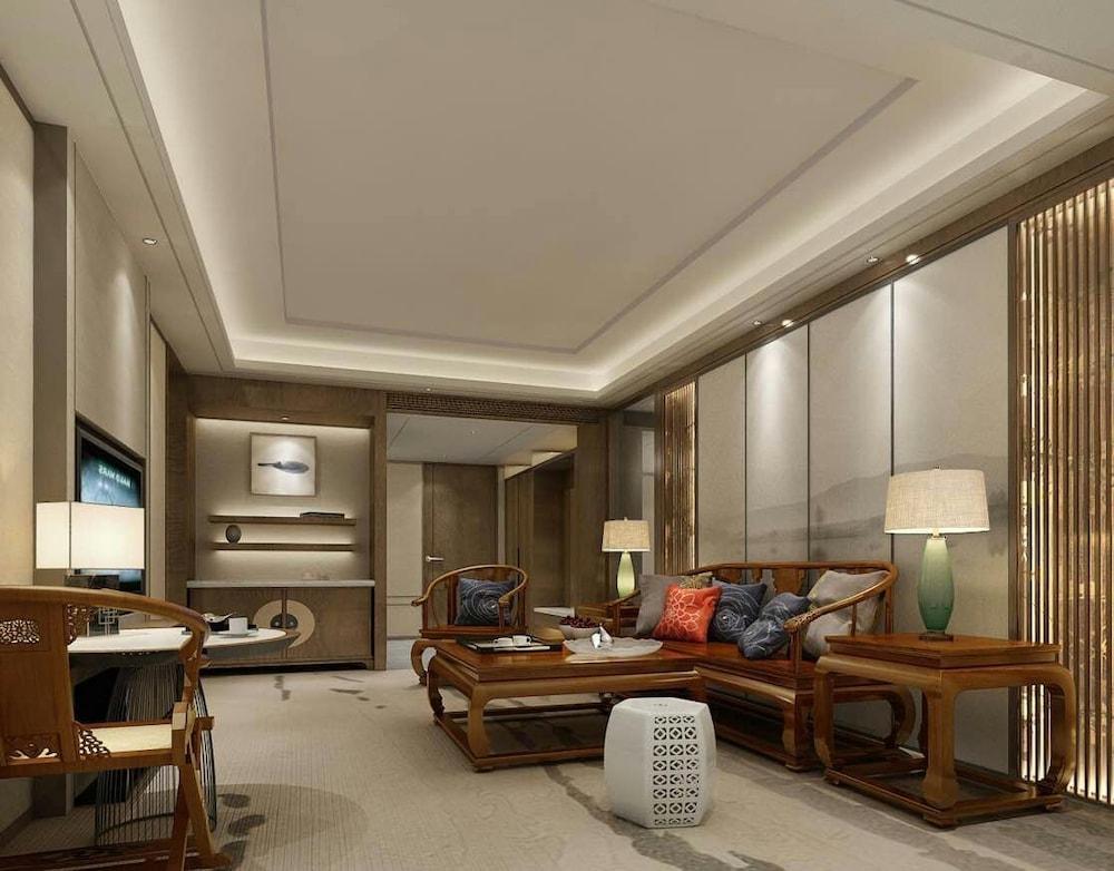 Yuelin Hotel 34/42