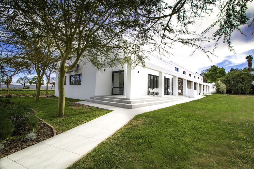 Karoo Retreat 33/43