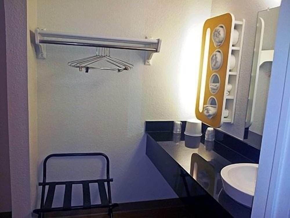 Motel6 El Paso, TX - East 32/32