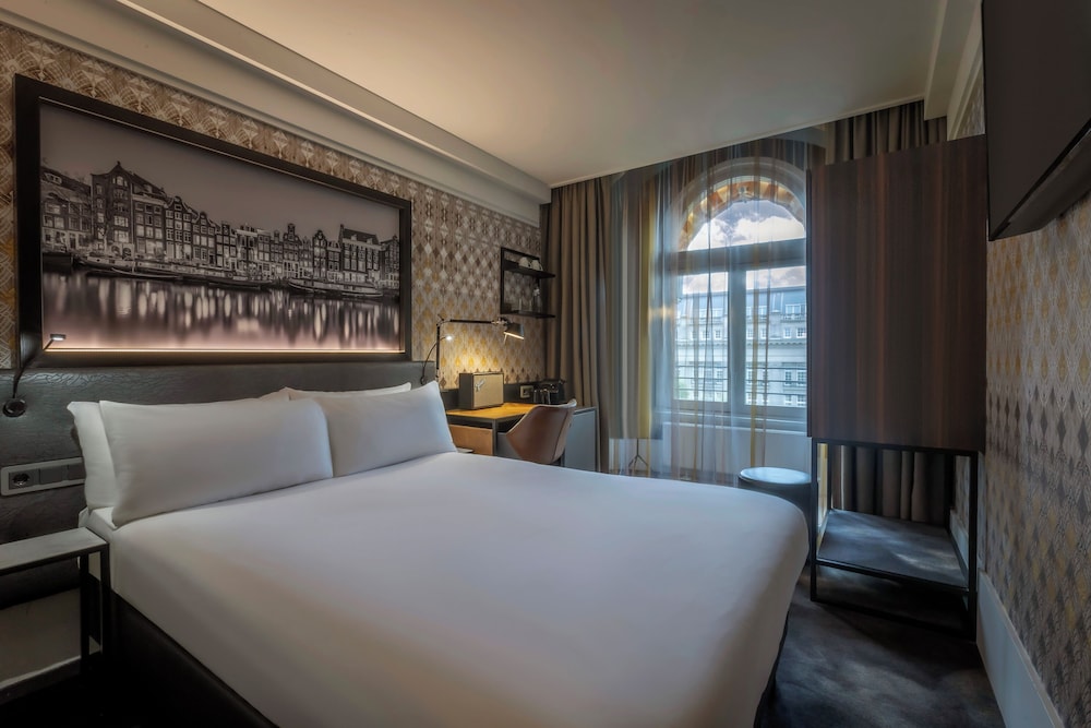 DELUXE, DOUBLE BED