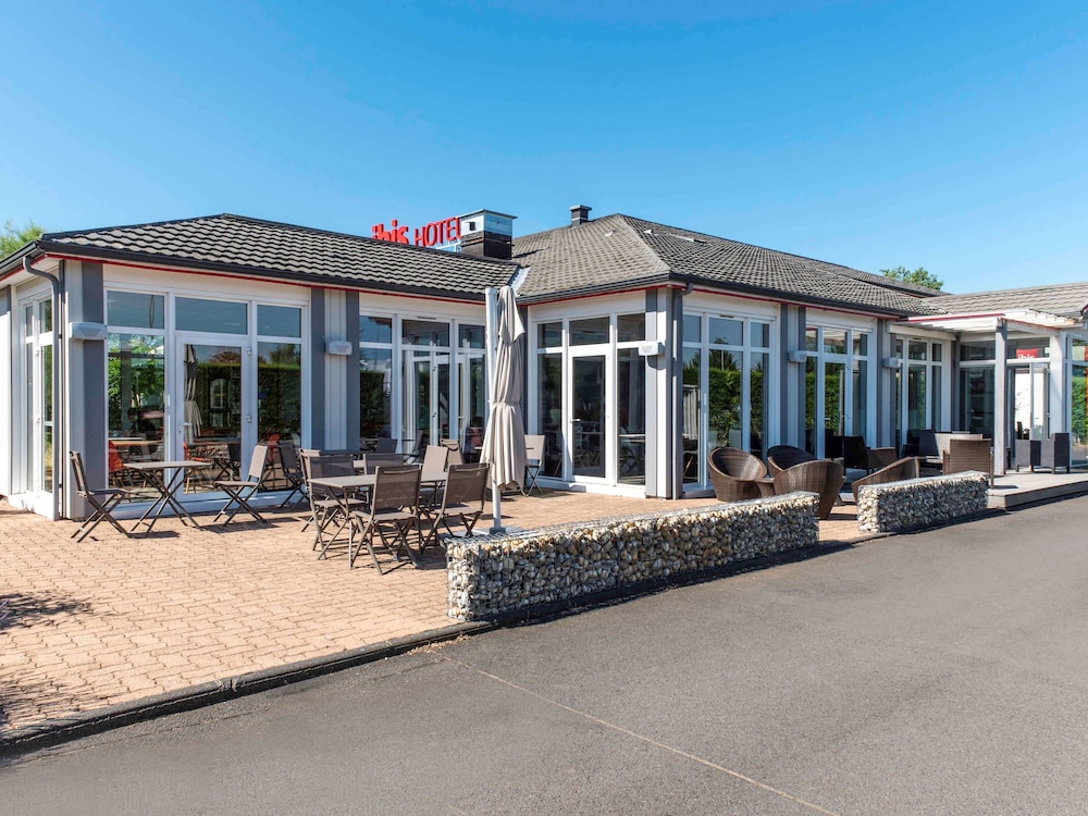Ibis Issoire 51/57