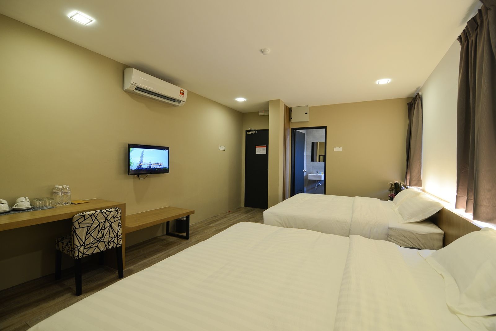 1 BEDROOM, DELUXE, TWIN BEDS