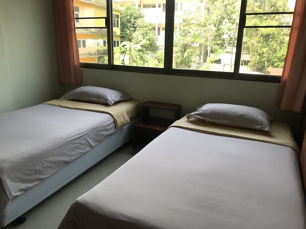 Sirimongkol Hotel 9/18