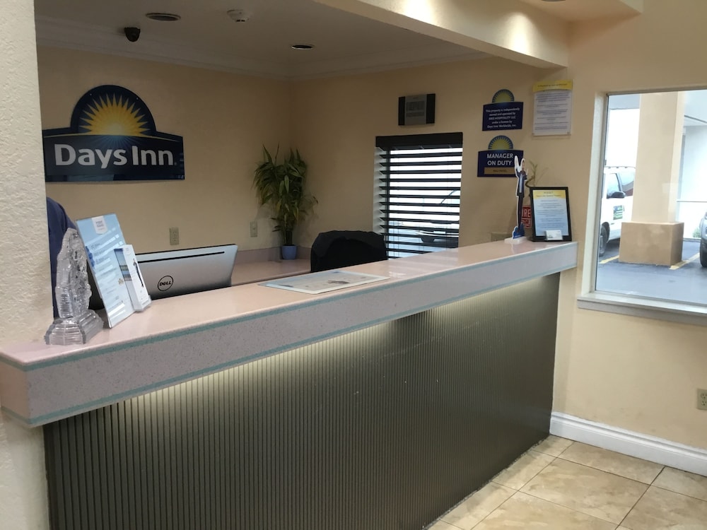 Days Inn by Wyndham San Antonio Airport 6/37