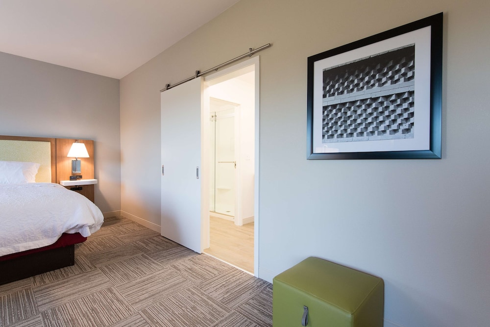 جناح استوديو بسرير كينج مع أريكة، Hampton Inn & Suites Fayetteville 5/10