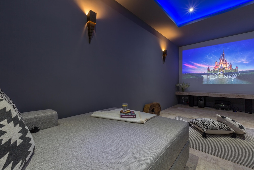 SKYE BEACH HOTEL 17/50